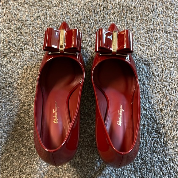 Salvatore Ferragamo Red Patent Leather Bow Pumps - Picture 1 of 8